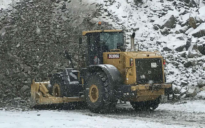 PT视讯轮推在露天矿山施工