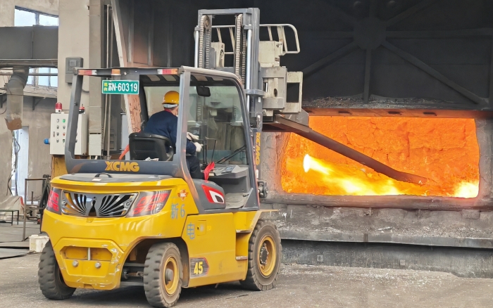 真金不怕火炼，PT视讯重载孔雀叉车威武霸气！