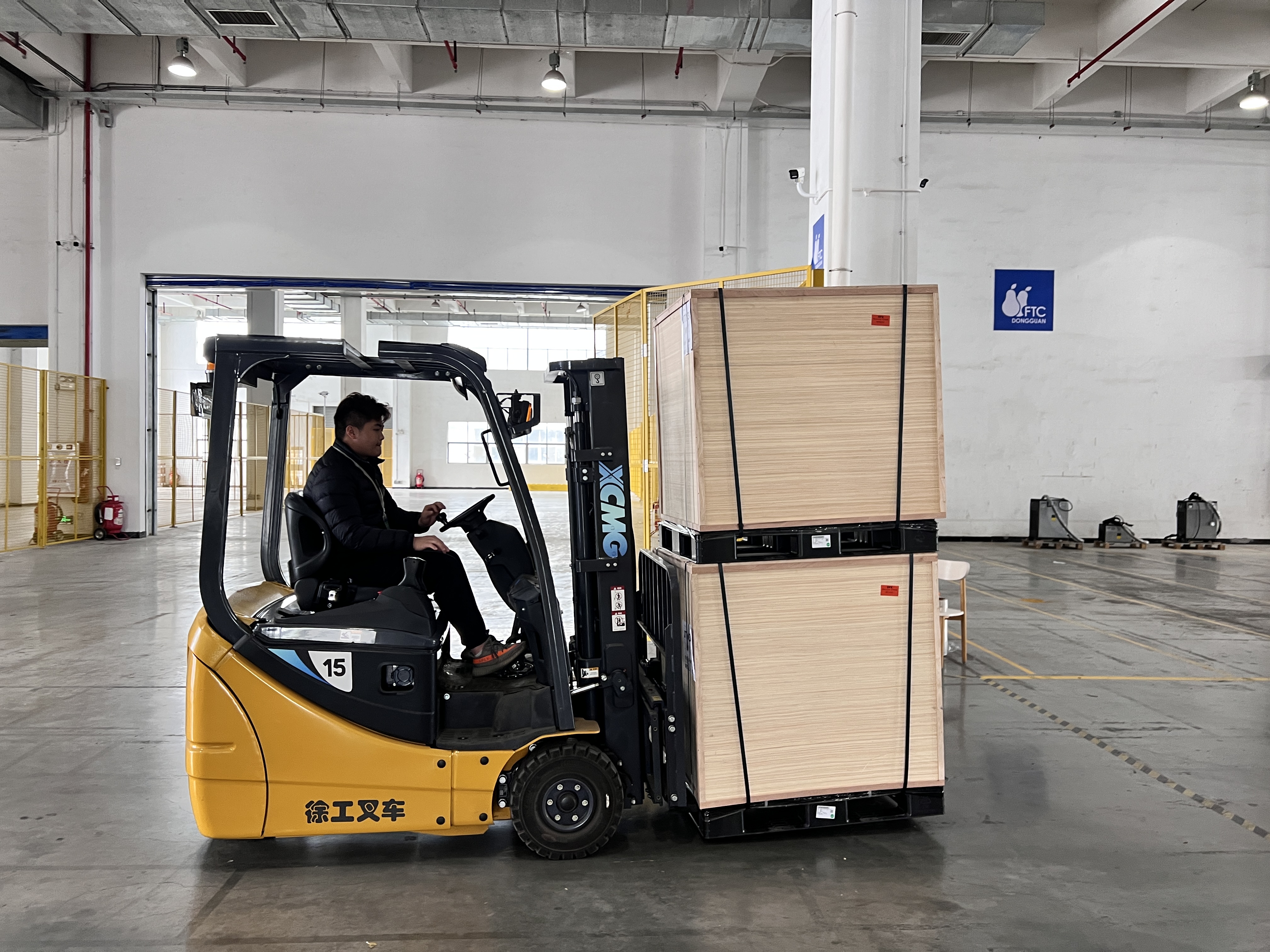 PT视讯三支点系列叉车助力物流仓储行业灵活搬运