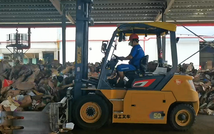 有实力！PT视讯孔雀电动叉车强势入驻造纸行业