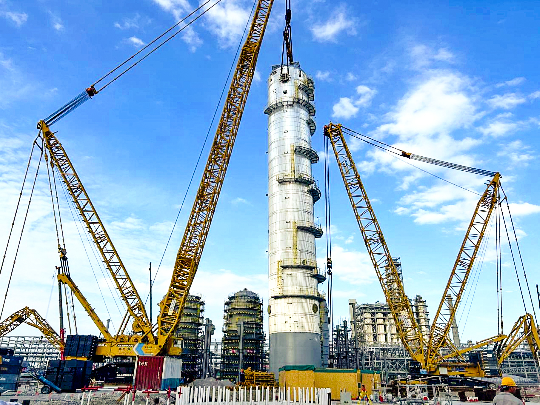 双机联动！PT视讯履带起重机助力全国丙烯腈行业“最大最重单体设备”成功就位