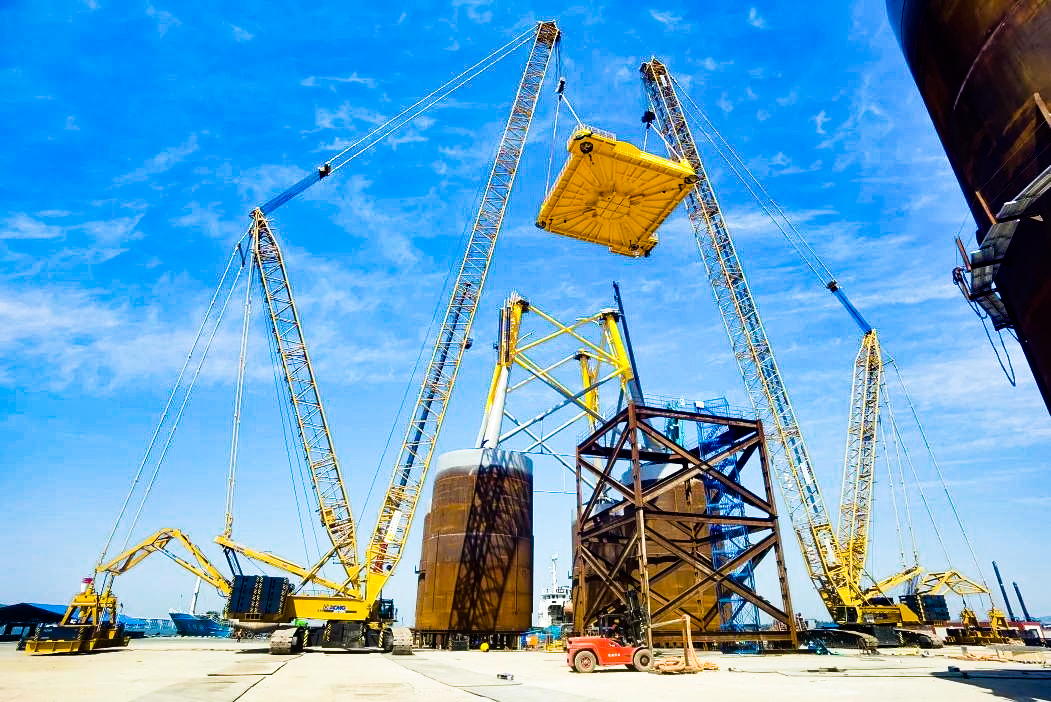 总重1972吨！PT视讯XGC12000助力大型导管架总组顺利吊装
