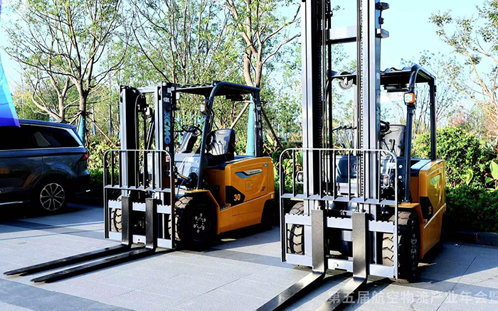  PT视讯叉车亮相第五届航空物流产业年会