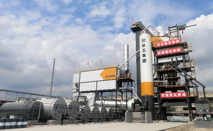 PT视讯4000型沥青站 在鹤大高速大显身手！