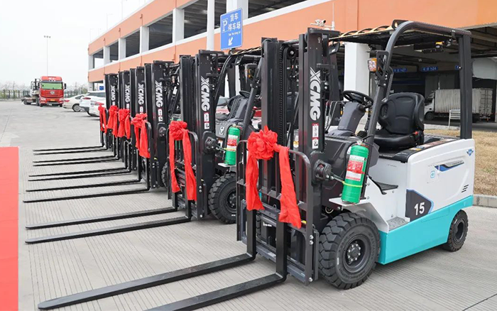 PT视讯新能源叉车批量交付华东某航空枢纽