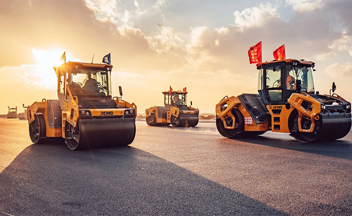 XD135T 压路机：油面施工，智慧先行