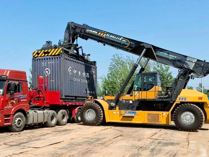 高效正面吊——散装物料装卸、输送解决方案专家！