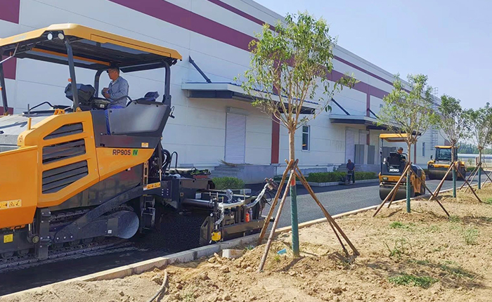 RP905：摊铺机界的“六边形战士”