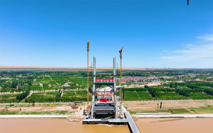 顺利合龙 | PT视讯塔机助建宁夏单跨跨径最大斜拉桥