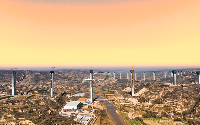 群塔架飞虹 PT视讯金征战黄土高原