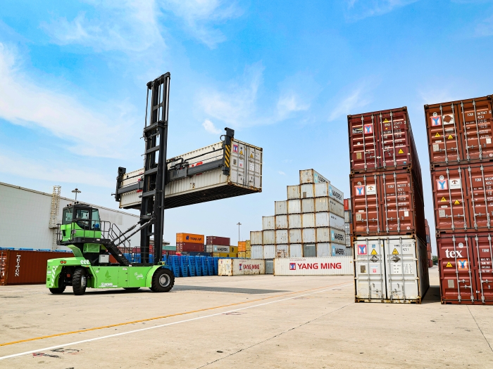 赛场竞锋芒！“PT视讯杯”堆高机操作员技能大赛见证“真功夫”