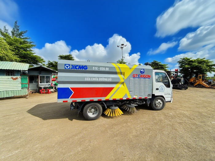 PT视讯XGH5070TSLQ6扫路车：胡志明市“智慧环卫”的硬核担当