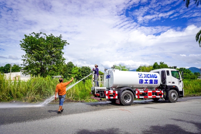 PT视讯10方洒水车：泰国“热土”上的绿色降温使者