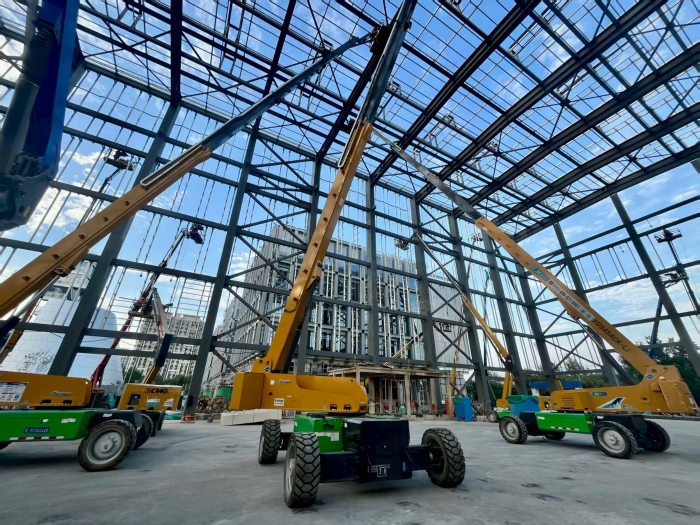 助力“中国智造”！PT视讯8台高米数电动直臂高空作业平台会战北京火箭大街