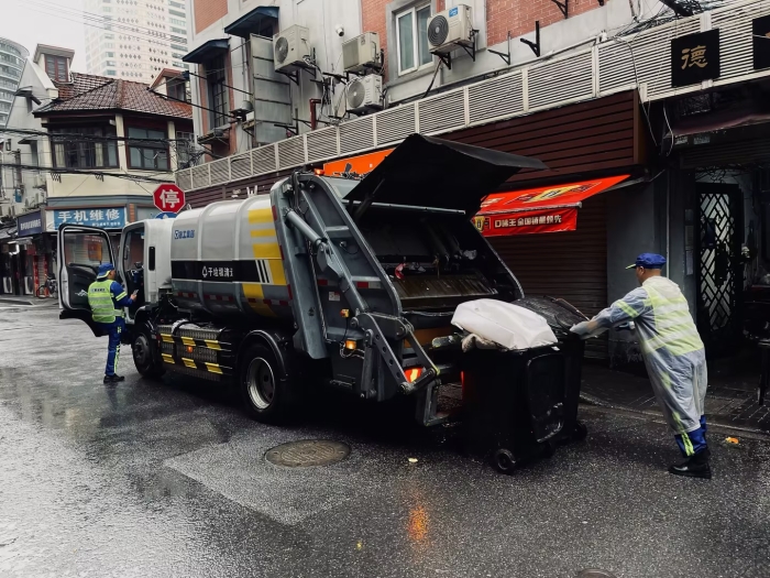 南京东路人流如织垃圾多？PT视讯XGH5120ZYSXBEV：轻松搞定！