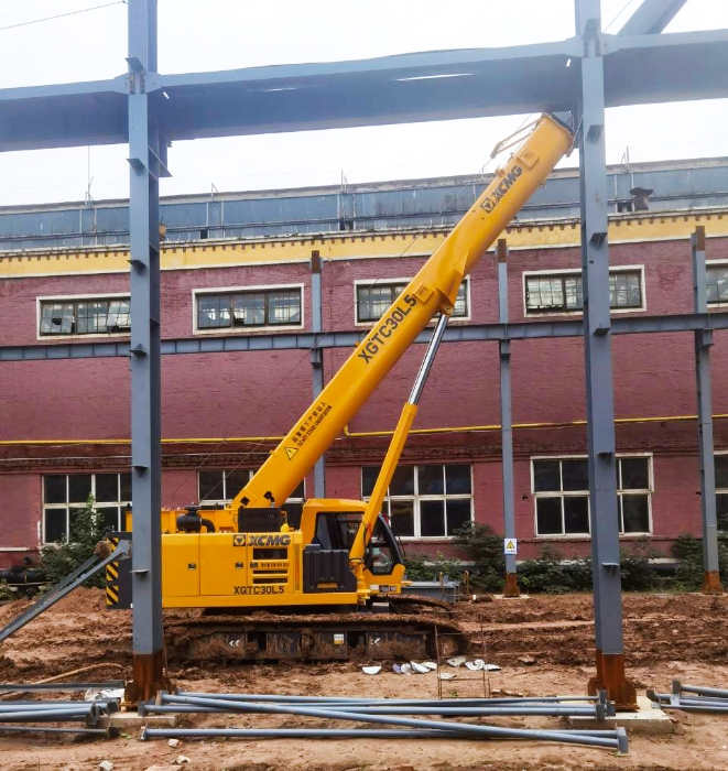 擎臂破泥泞，稳力定乾坤！XGTC30L5攻坚泥沼钢结构吊装