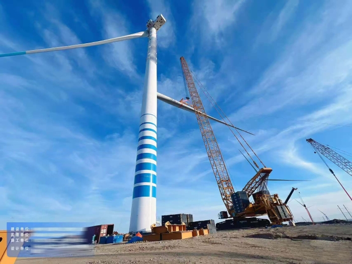 大国重器显担当——XLC18000M征战戈壁滩，125米高空精准托起10兆瓦风电巨擘！