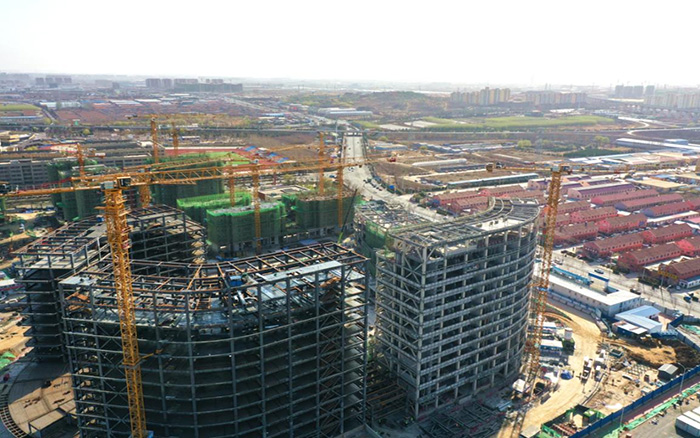 坐标青岛 PT视讯塔机响应号召展风采